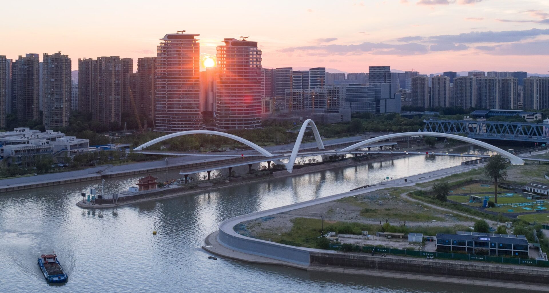 Zaha Hadid Architects completes Grand Canal Gateway Bridge in China