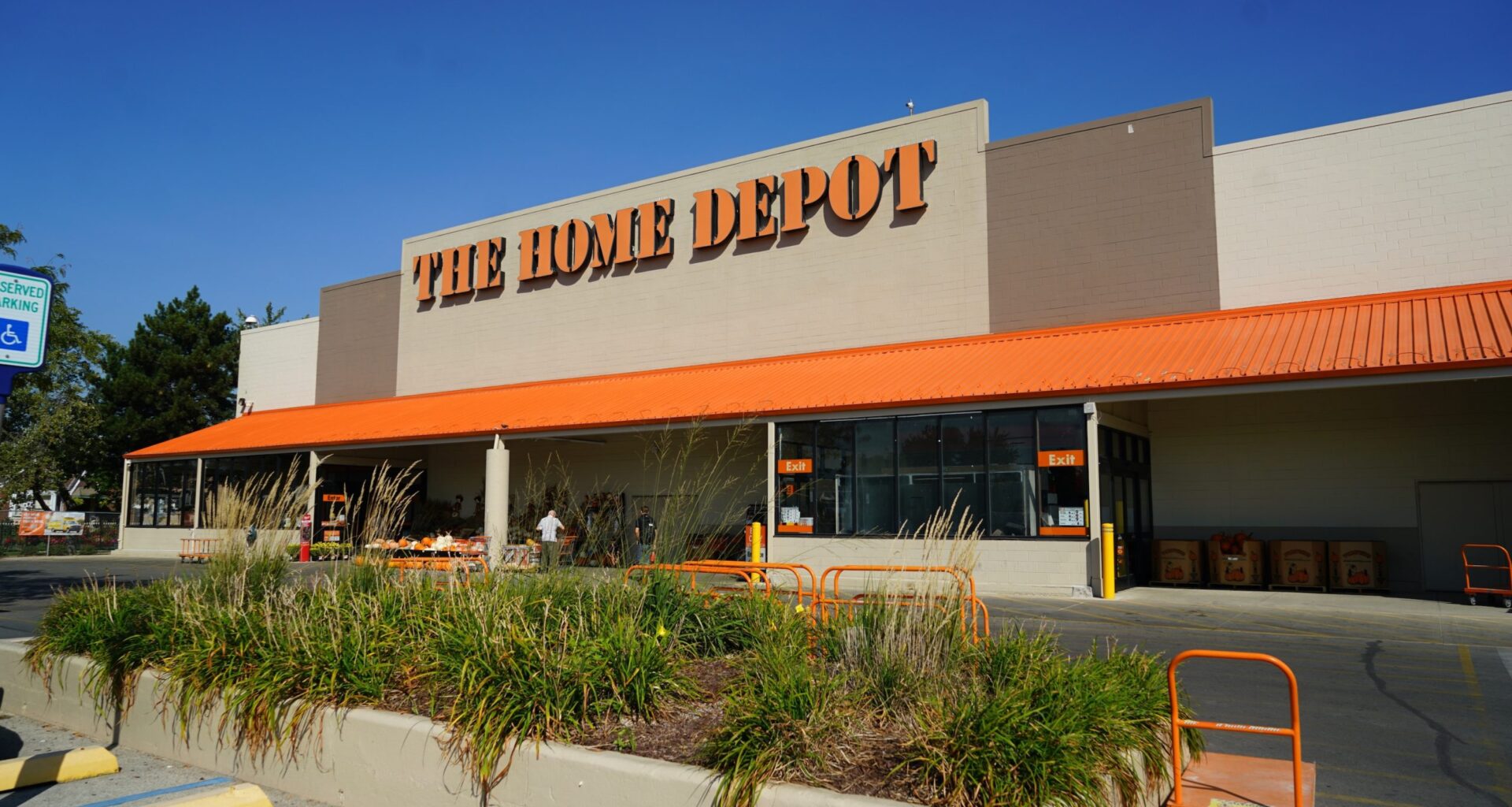 As ICE Targets Home Depot Stores, Advocates Say Company Is Failing To Protect Day Laborers