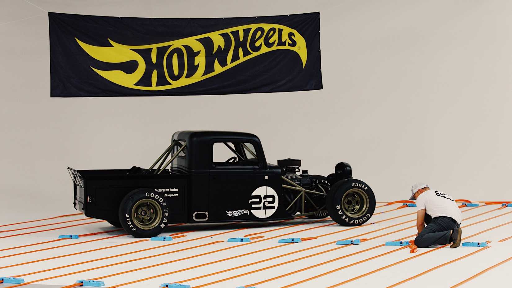 Hot Wheels. Guinness World Record. Joey Logano-7