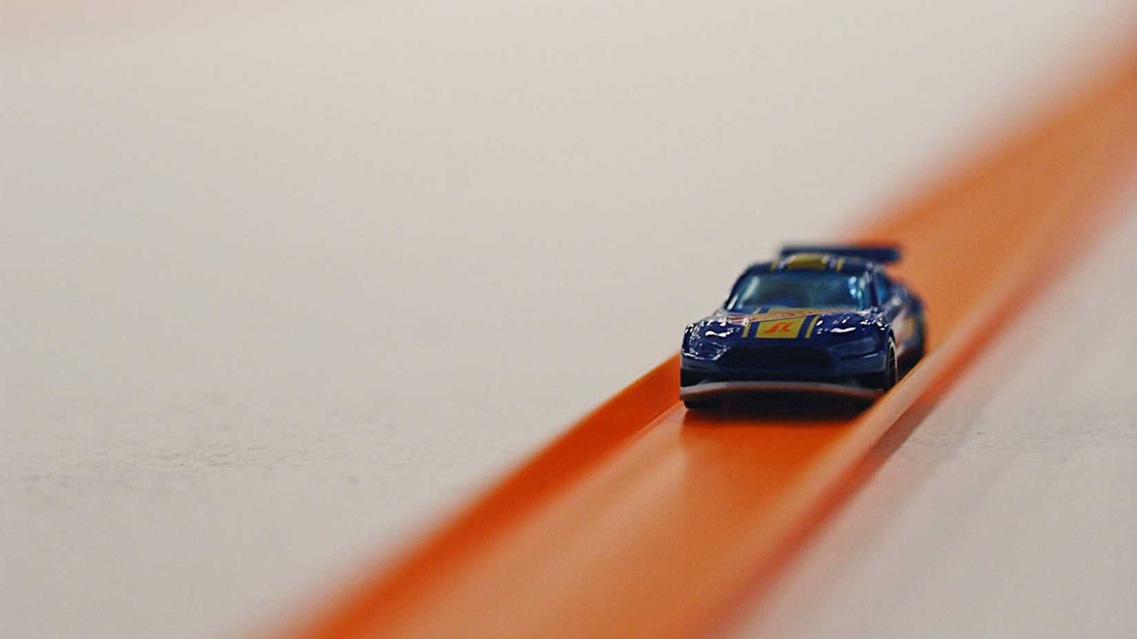 Hot Wheels. Guinness World Record. Joey Logano-8