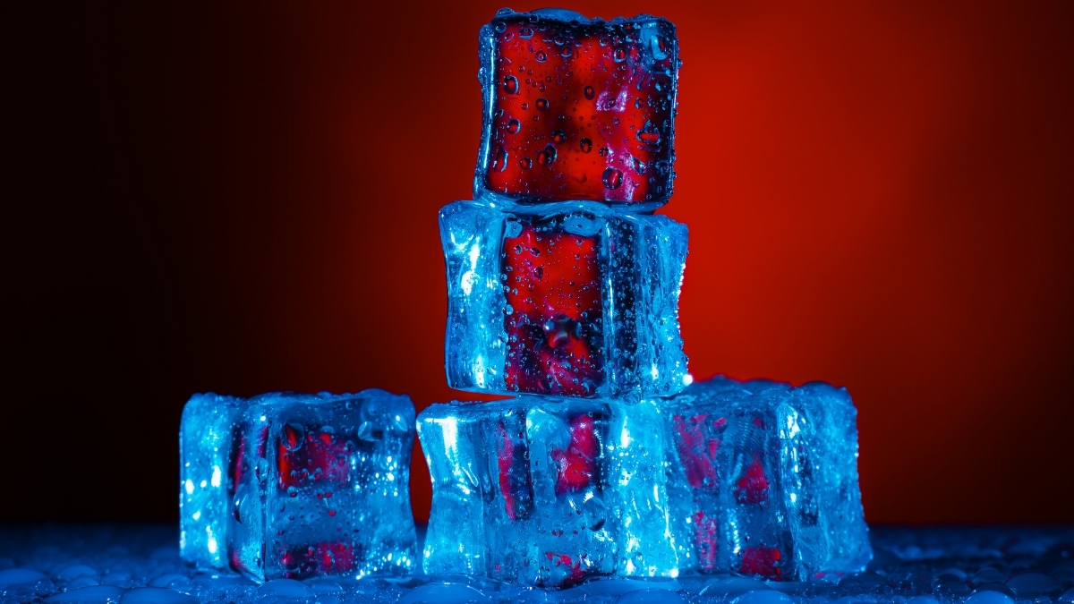 Ice That Freezes at Room Temperature Discovered in X-Ray Laser Experiment : ScienceAlert