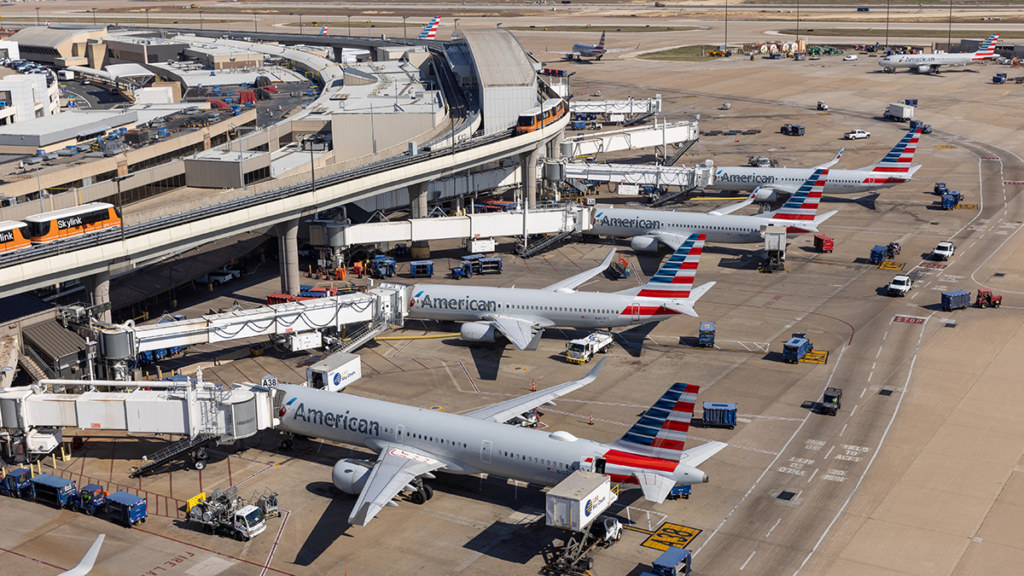 An American Airlines (AA) flight attendant was arrested at Dallas Fort Worth International Airport (DFW) after allegedly reporting for duty intoxicated and assaulting his supervisor