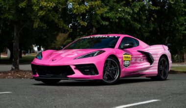 Chevrolet raises money for American Cancer Society with caution laps