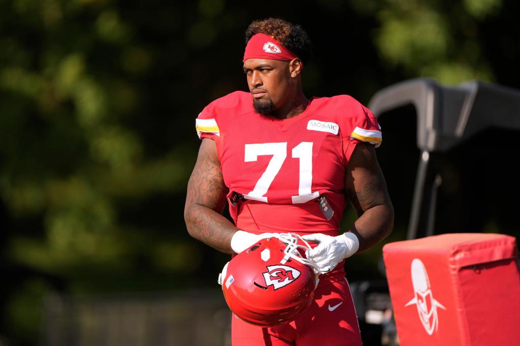 'Extremely unusual' situation around Chiefs' Josh Simmons