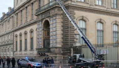 Maine tour group was inside the Louvre during brazen jewel heist: "We were scared to death"