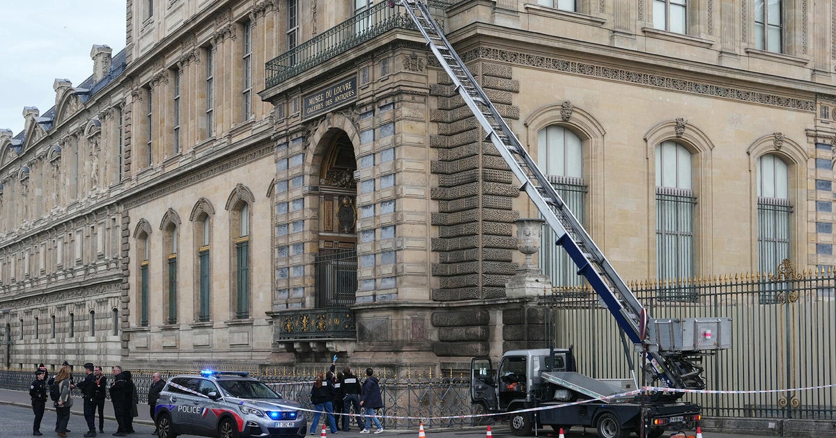 Maine tour group was inside the Louvre during brazen jewel heist: "We were scared to death"