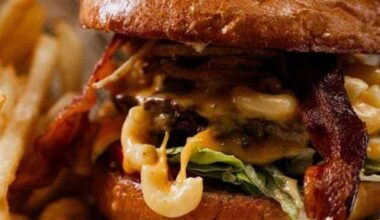 Landmark Bar & Kitchen brings neighborhood vibes to Addison