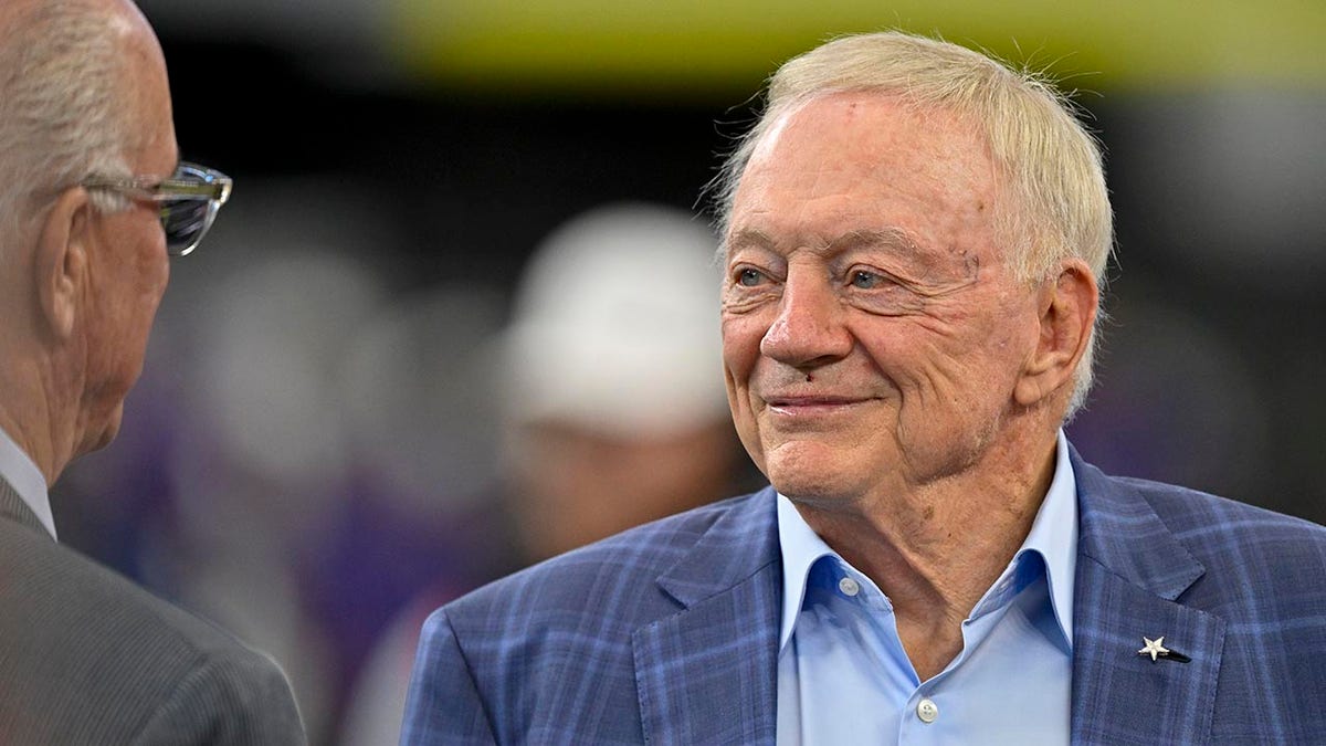 Jerry Jones at a Cowboys-Ravens game