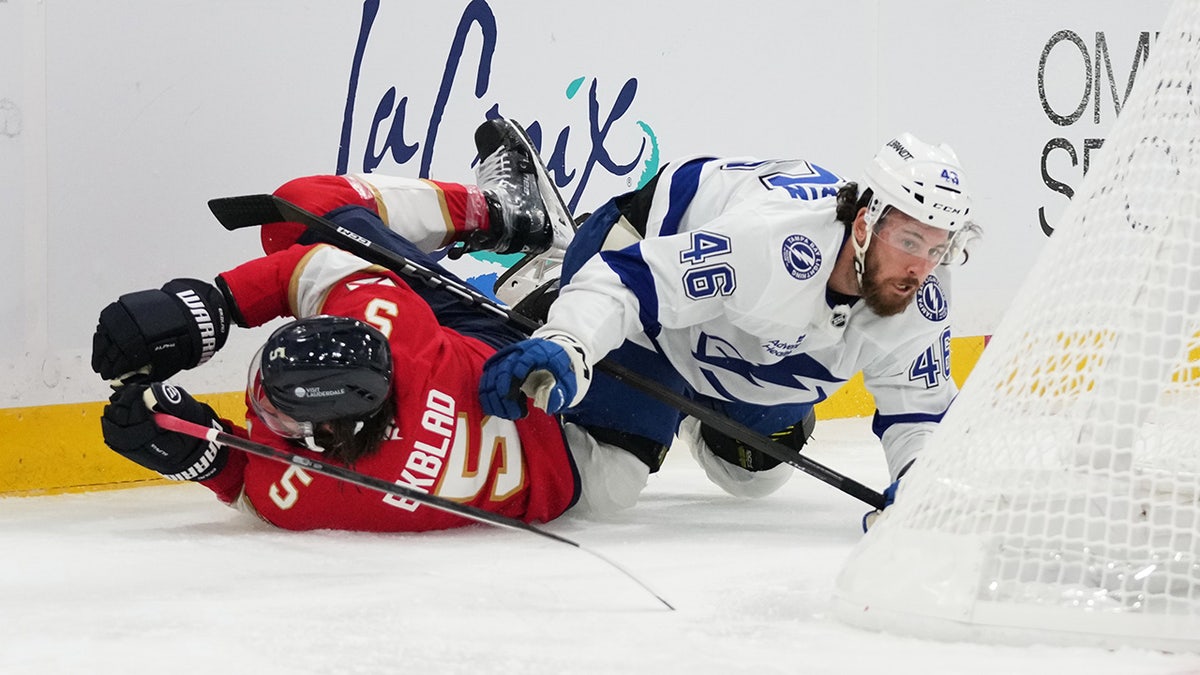 Scott Sabourin takes down Aaron Ekblad