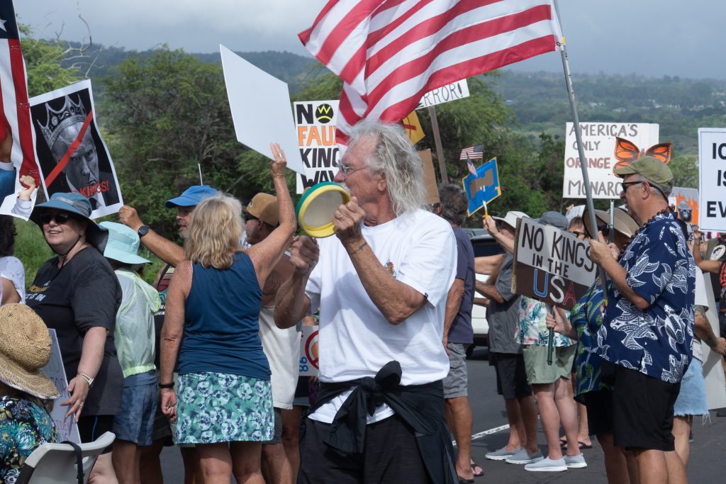 Thousands expected to gather in Hawai‘i for No Kings/No Dictators protest : Big Island Now