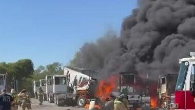 2 dead after plane crash in Tarrant County, Fort Worth Fire Department says