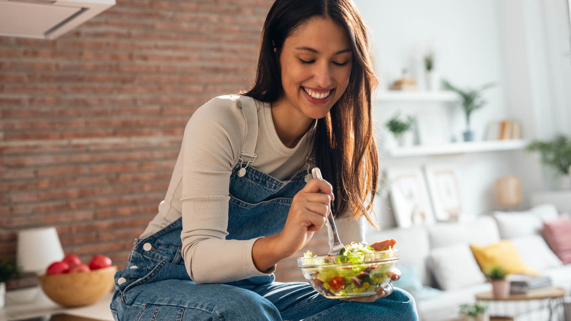 people who don't feel like hibernating slugs every winter have these habits avoid unhealthy foods woman who avoids unhealthy foods so she doesn't feel like a hibernating slug every winter