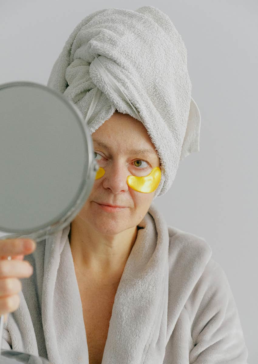 People Who Often Use AI Usually Share These Concerning Personality Traits woman displaying narcissism