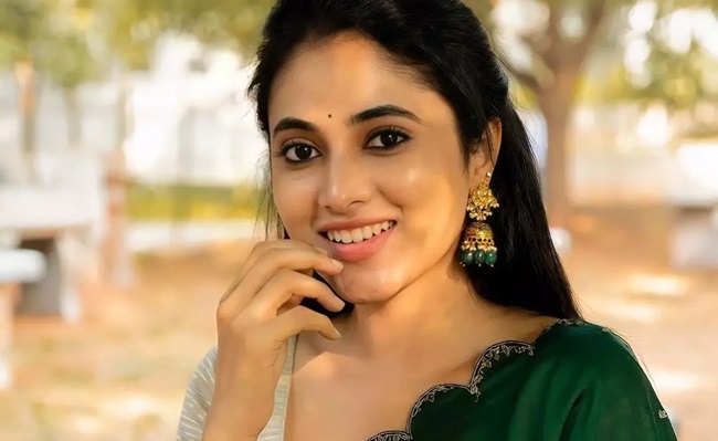 Priyanka on Her Bathroom Selfies: 'They are fake AI'