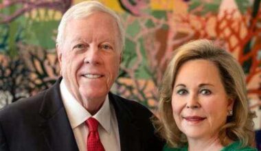 Houston billionaires will donate almost entire fortune to charity