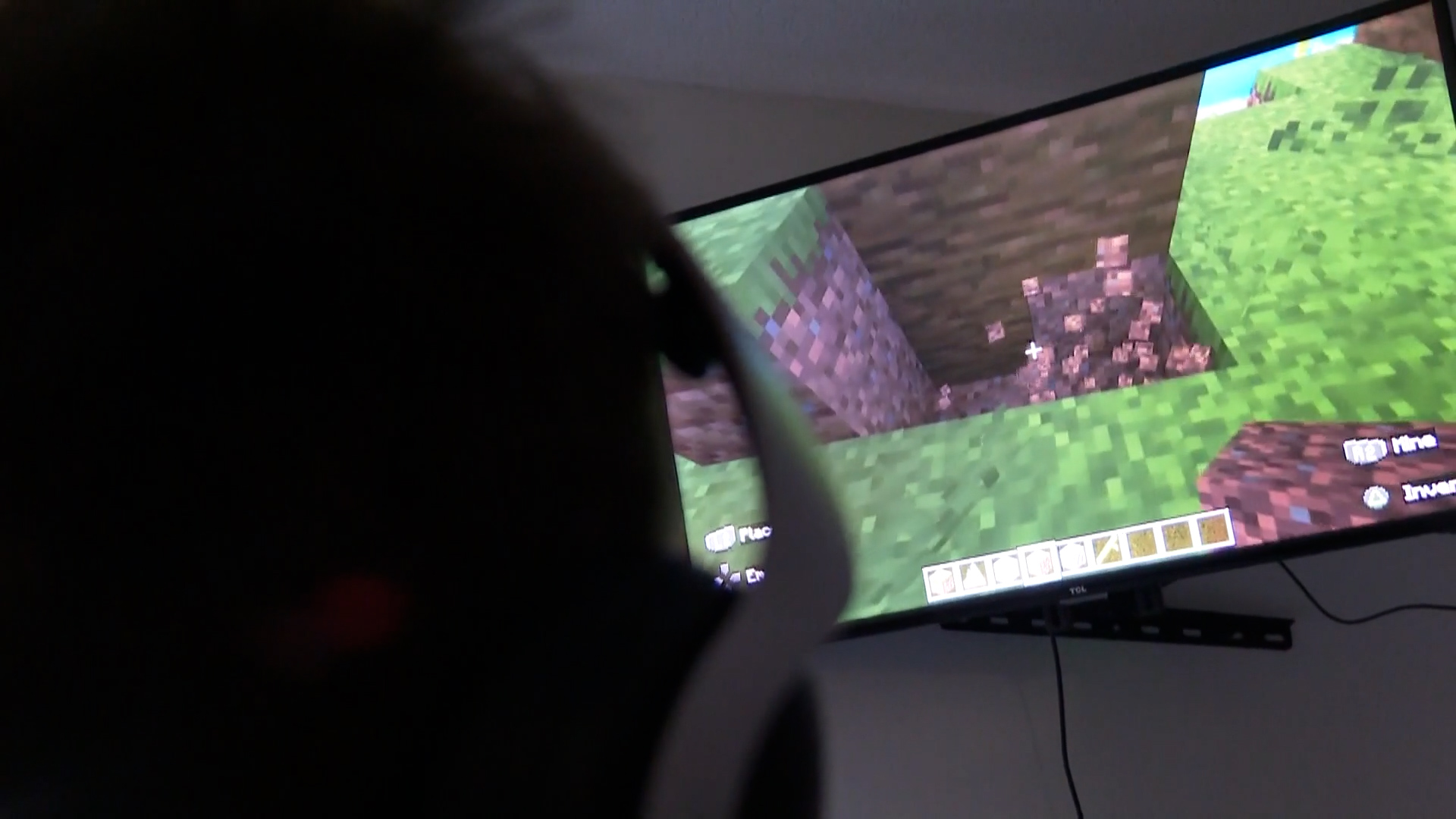 Click to play video: 'Police in Alberta warn of dangers to children on online gaming platforms'