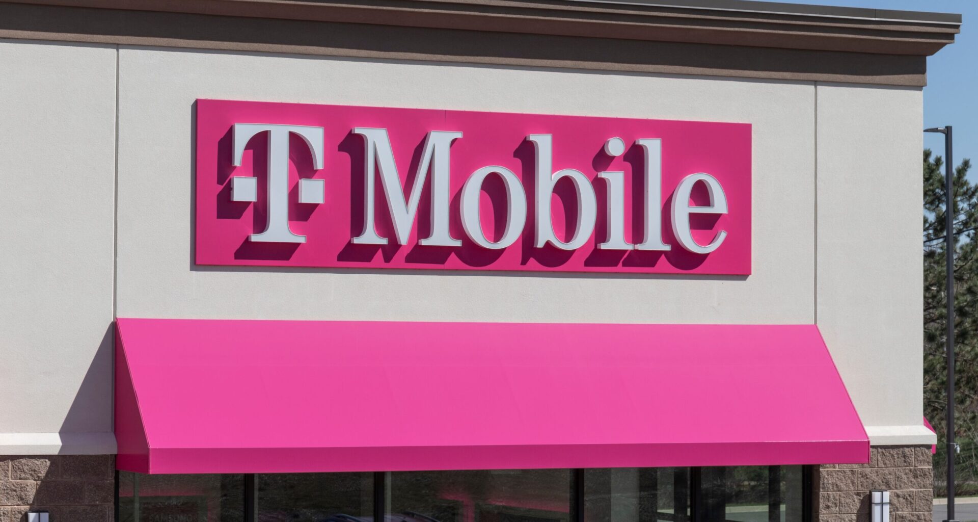 T-Mobile's Latest Home Internet + Voice Bundle Deal is Packed with Monthly Discounts, Up to $200 Back for Limited Time