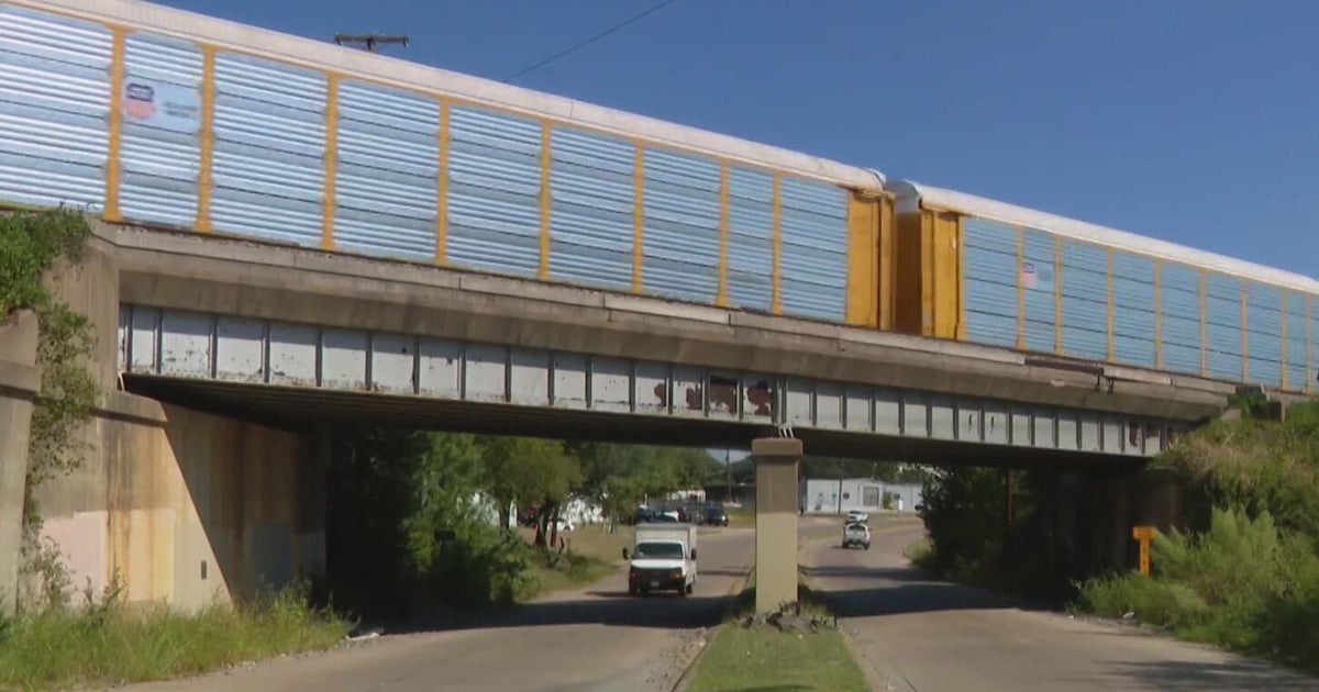 Fort Worth woman says rocks falling from Union Pacific bridge on Tension Drive endanger drivers