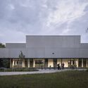 © Marcus Bredt Sportbad am Rabet Modular Swimming Facility / gmp Architects - Exterior Photography, Concrete