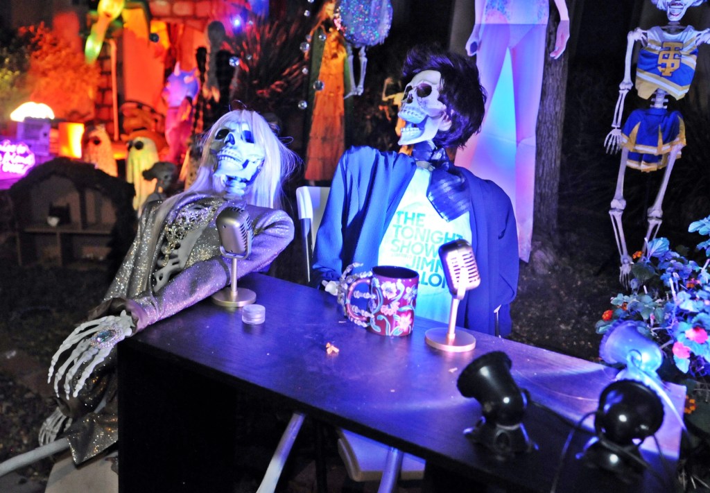 Skeleton versions of Taylor Swift and Jimmy Fallon outside of a home.