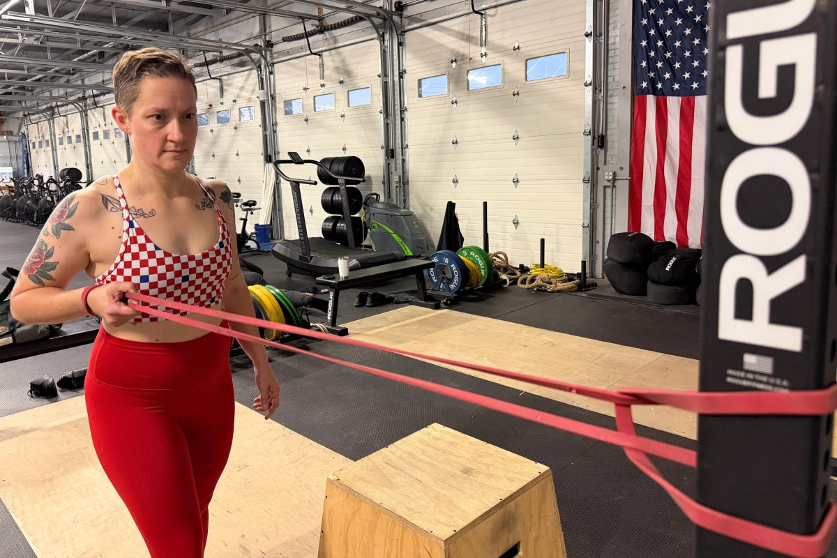 4 ways to fix 'tech neck,' according to a physical therapist