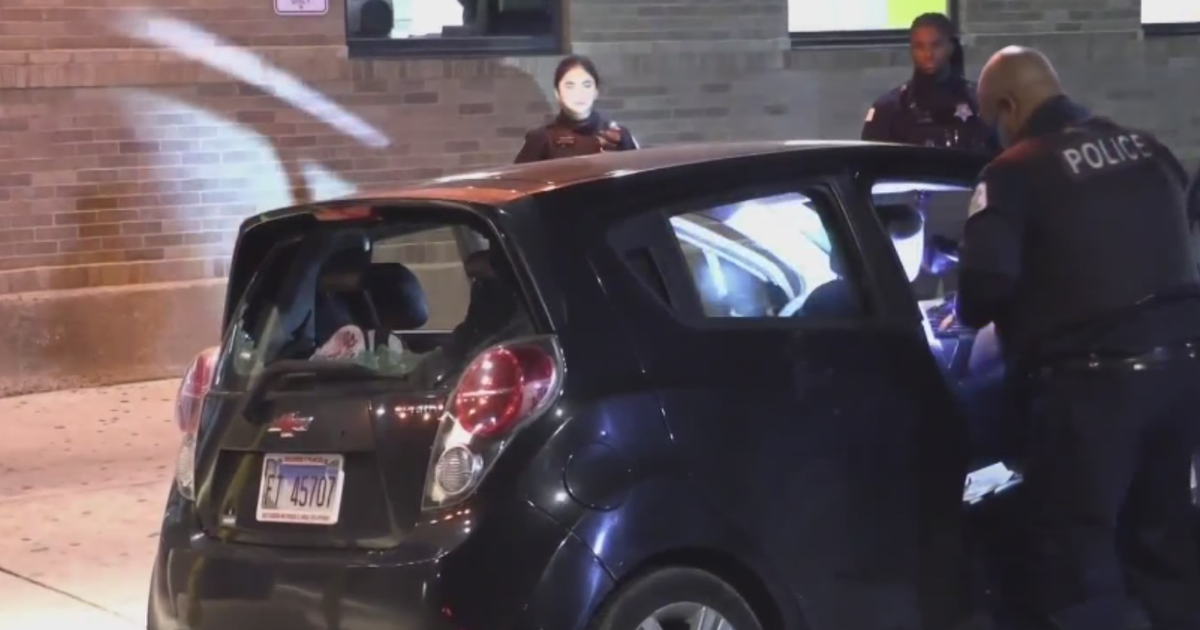 20-year-old woman shot in the face during argument on West Side