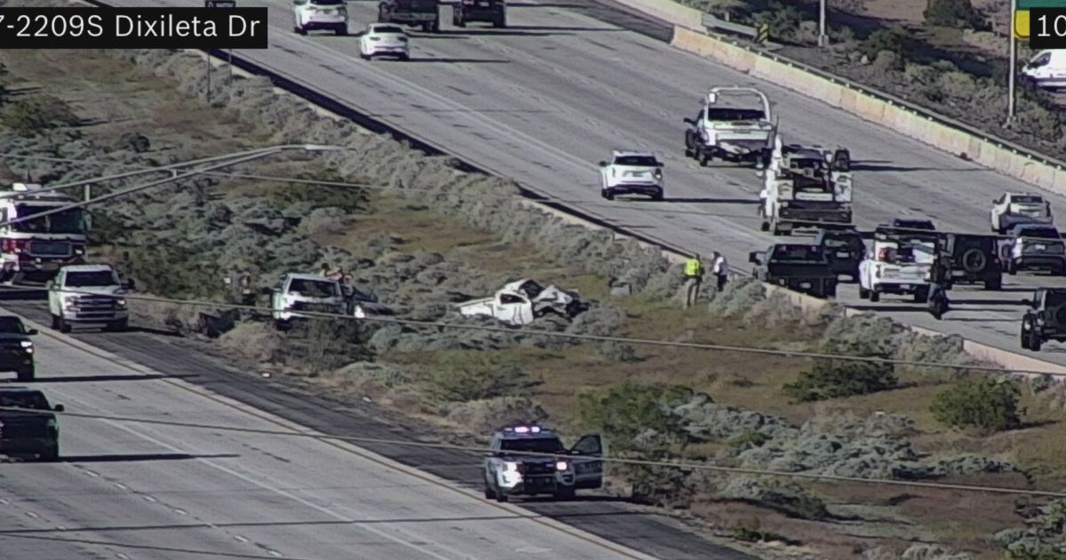 One person seriously hurt, another flees scene of crash on I-17 in north Phoenix