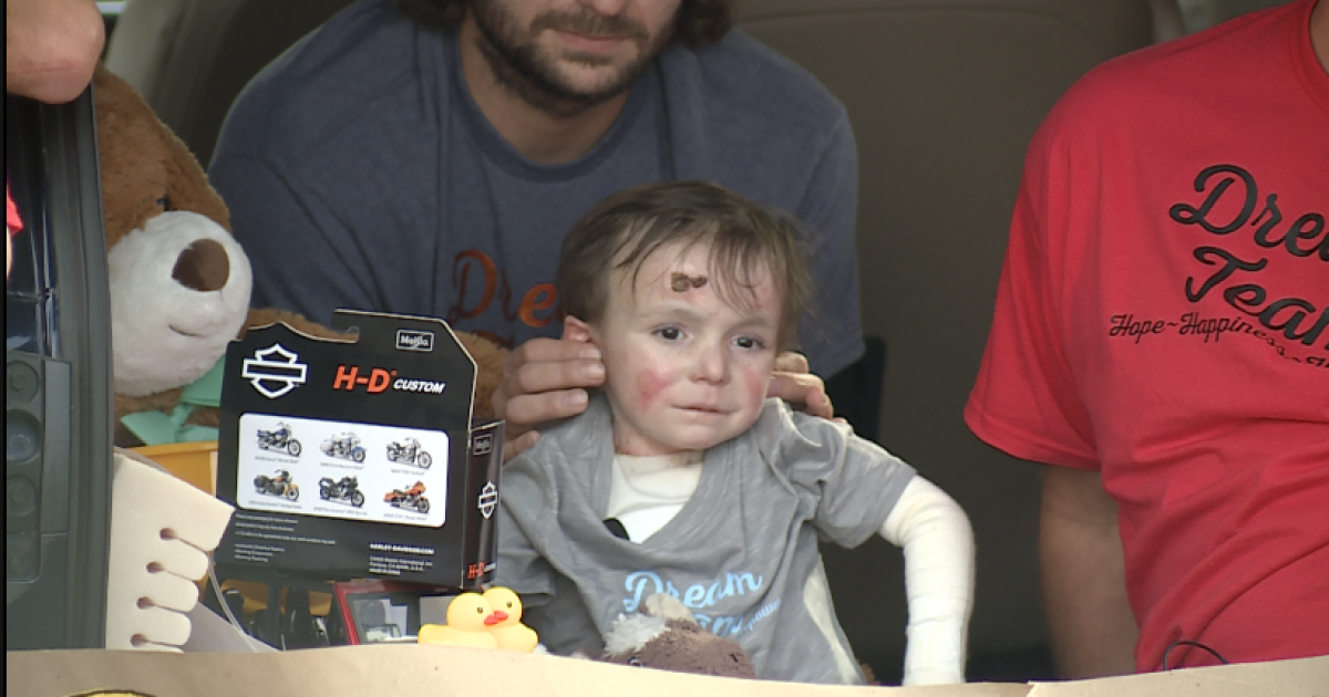 Community rallies with parade for 3-year-old battling rare genetic disorder