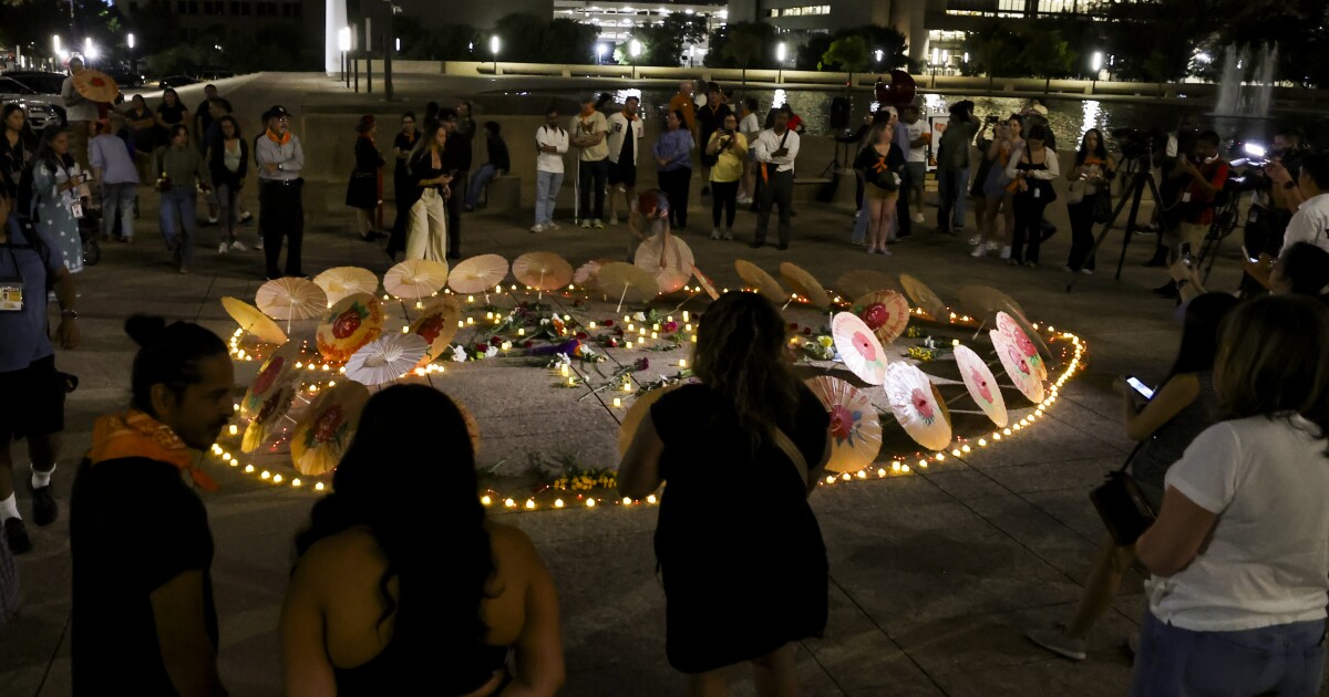 Community gathers for candlelight vigil to mourn victims of Dallas ICE shooting