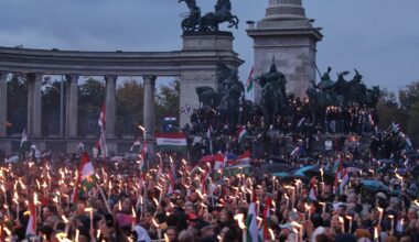 Hundreds of thousands of Hungarians attend rival rallies in Budapest