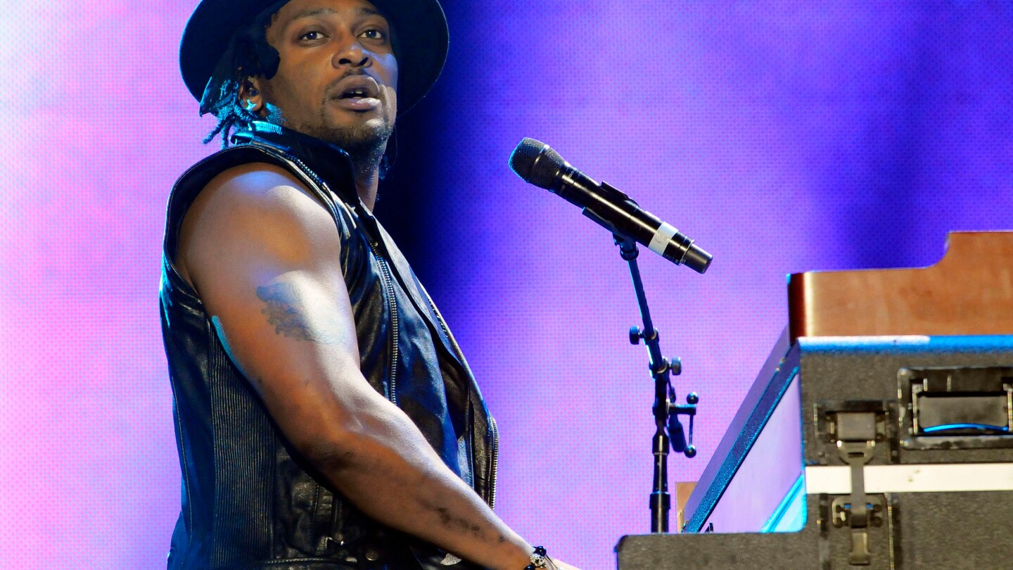 D’Angelo, Grammy-winning R&B singer, dies at 51