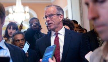 Senate Republicans head to White House during shutdown