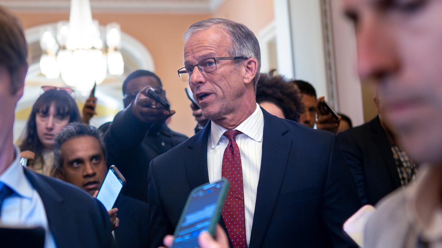 Senate Republicans head to White House during shutdown