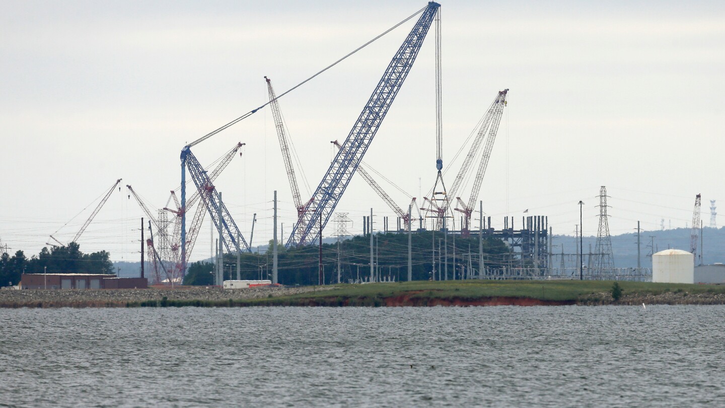 South Carolina utility seeks private partner to revive nuclear power plants