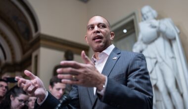 Hakeem Jeffries backs Zohran Mamdani for New York City mayor