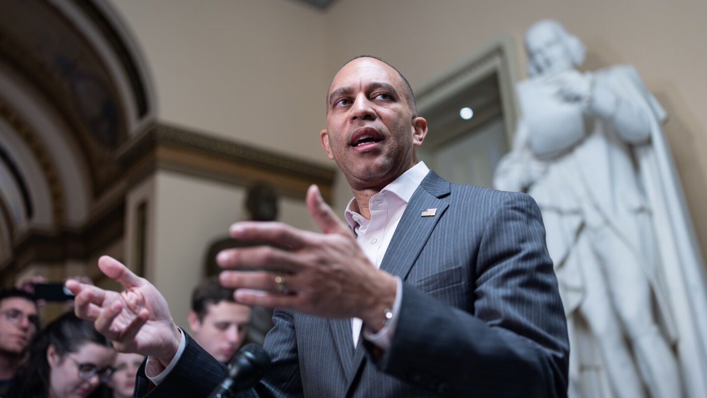Hakeem Jeffries backs Zohran Mamdani for New York City mayor