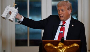 Trump plans to build a Paris-like arch near the Lincoln Memorial