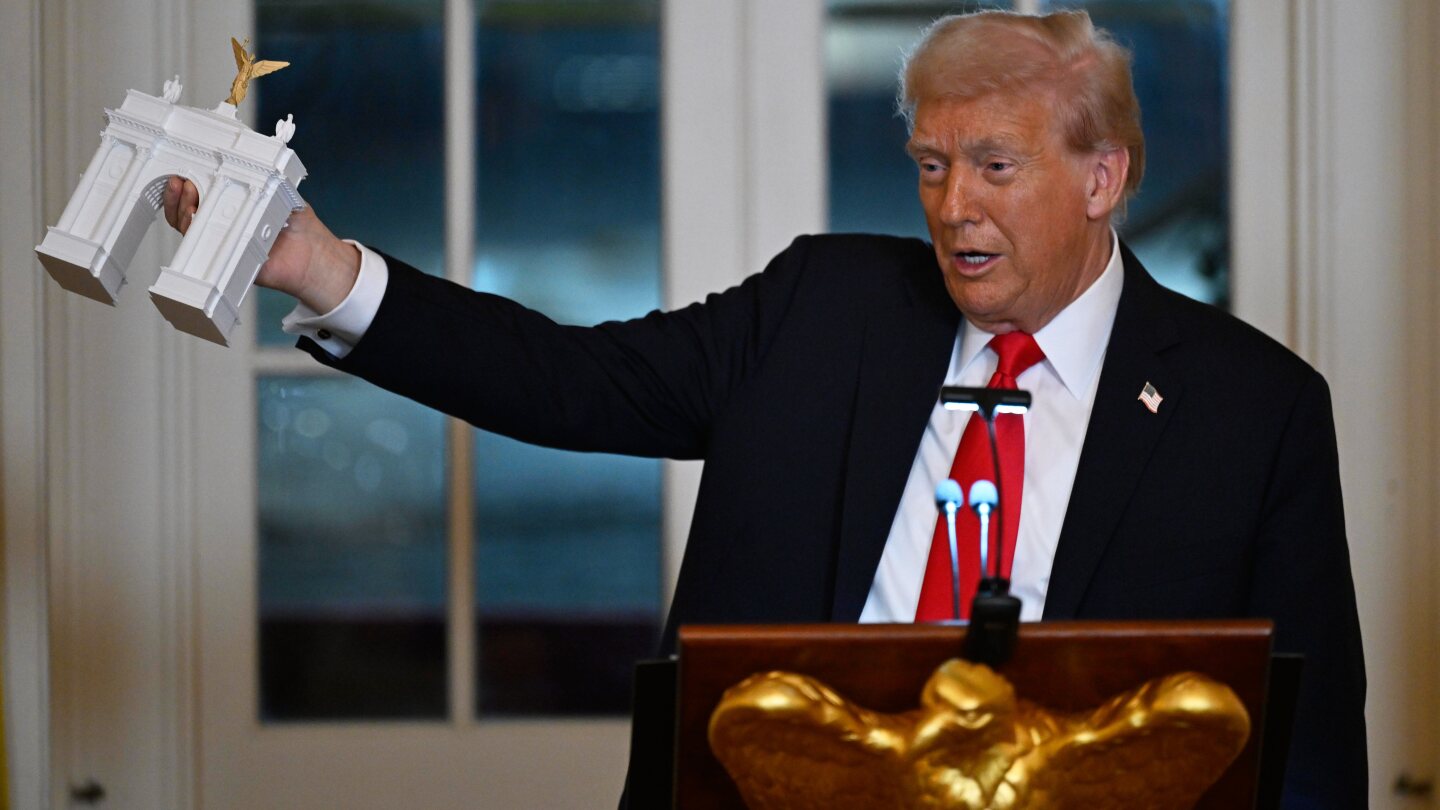 Trump plans to build a Paris-like arch near the Lincoln Memorial