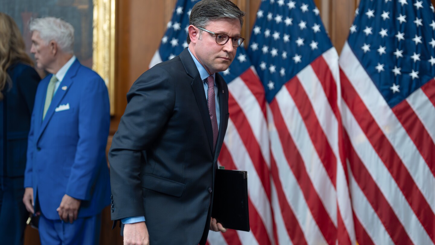 Pressure builds on Congress to end the government shutdown