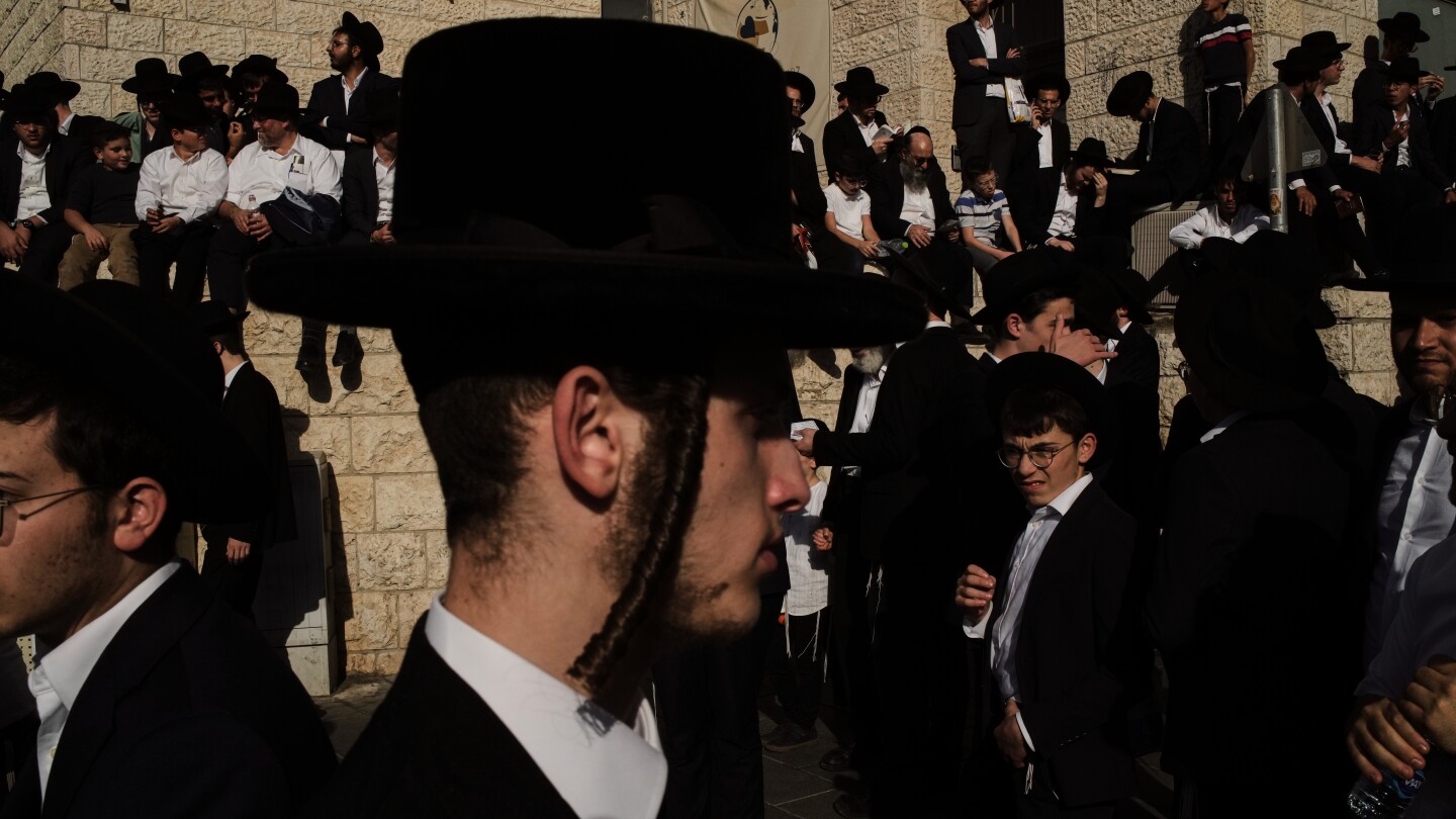 Tens of thousands of ultra-Orthodox Jews protest military draft in Jerusalem