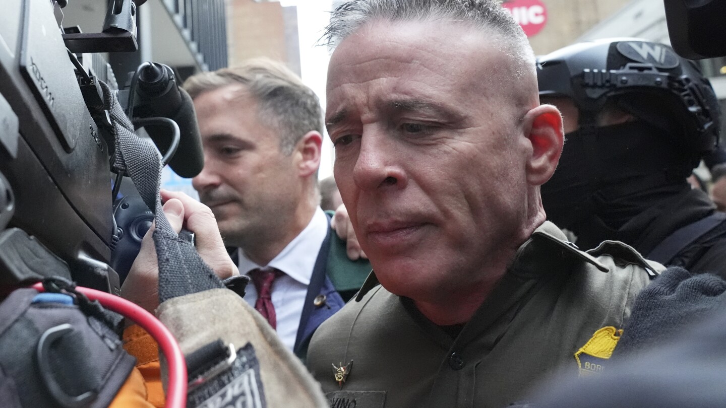 Judge orders daily meetings with Border Patrol official in Chicago