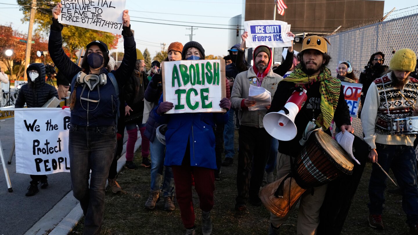 Advocates sue federal authorities over conditions at Chicago-area ICE facility