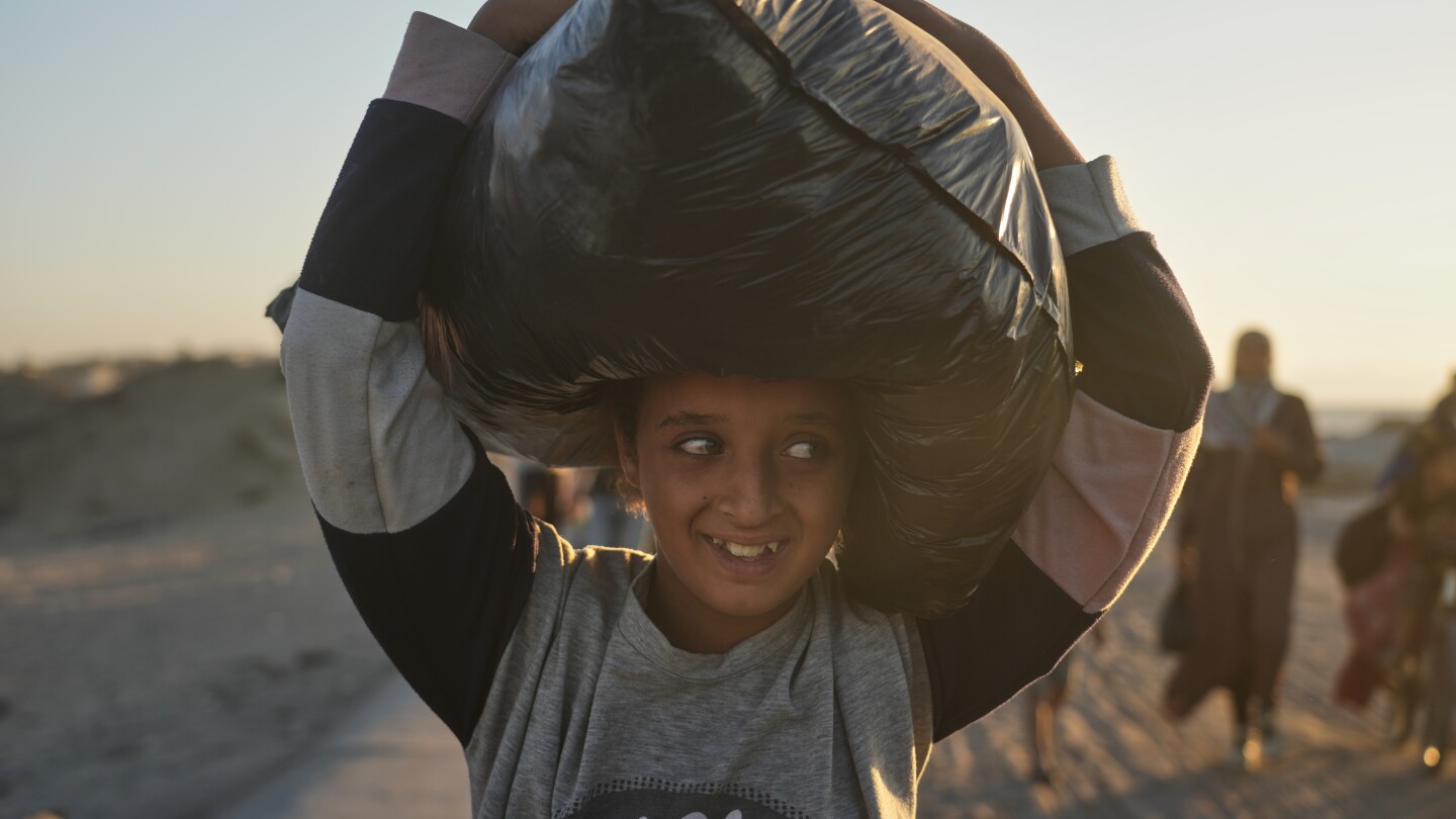 Thousands of Palestinians return home as Gaza ceasefire begins