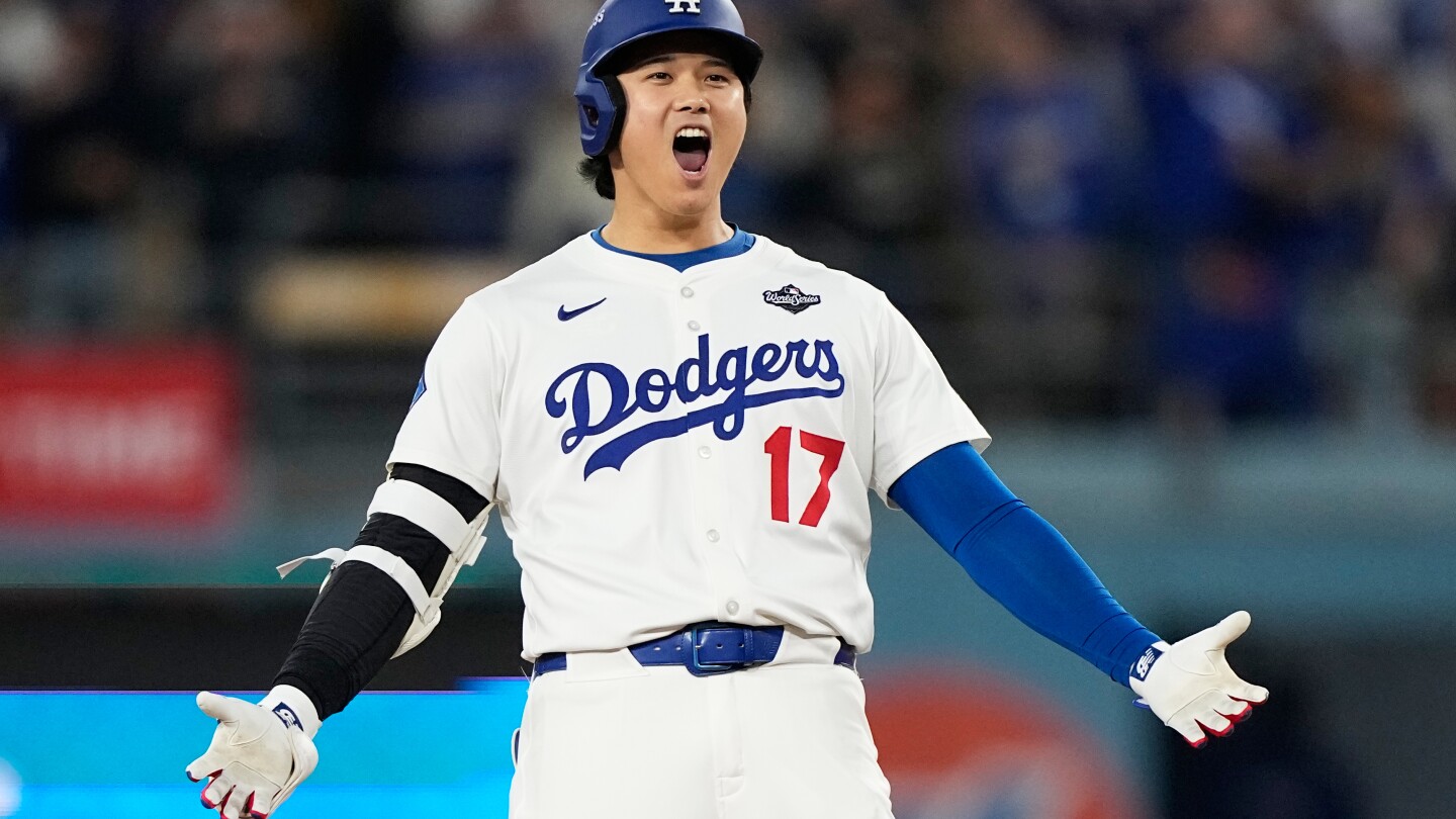 Another big Sho: Ohtani hits 2 homers, ties record with 4 extra-base hits in World Series Game 3