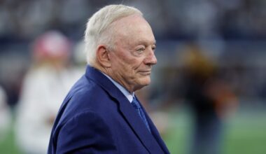 NFL fines Jerry Jones $250,000 for obscene gesture