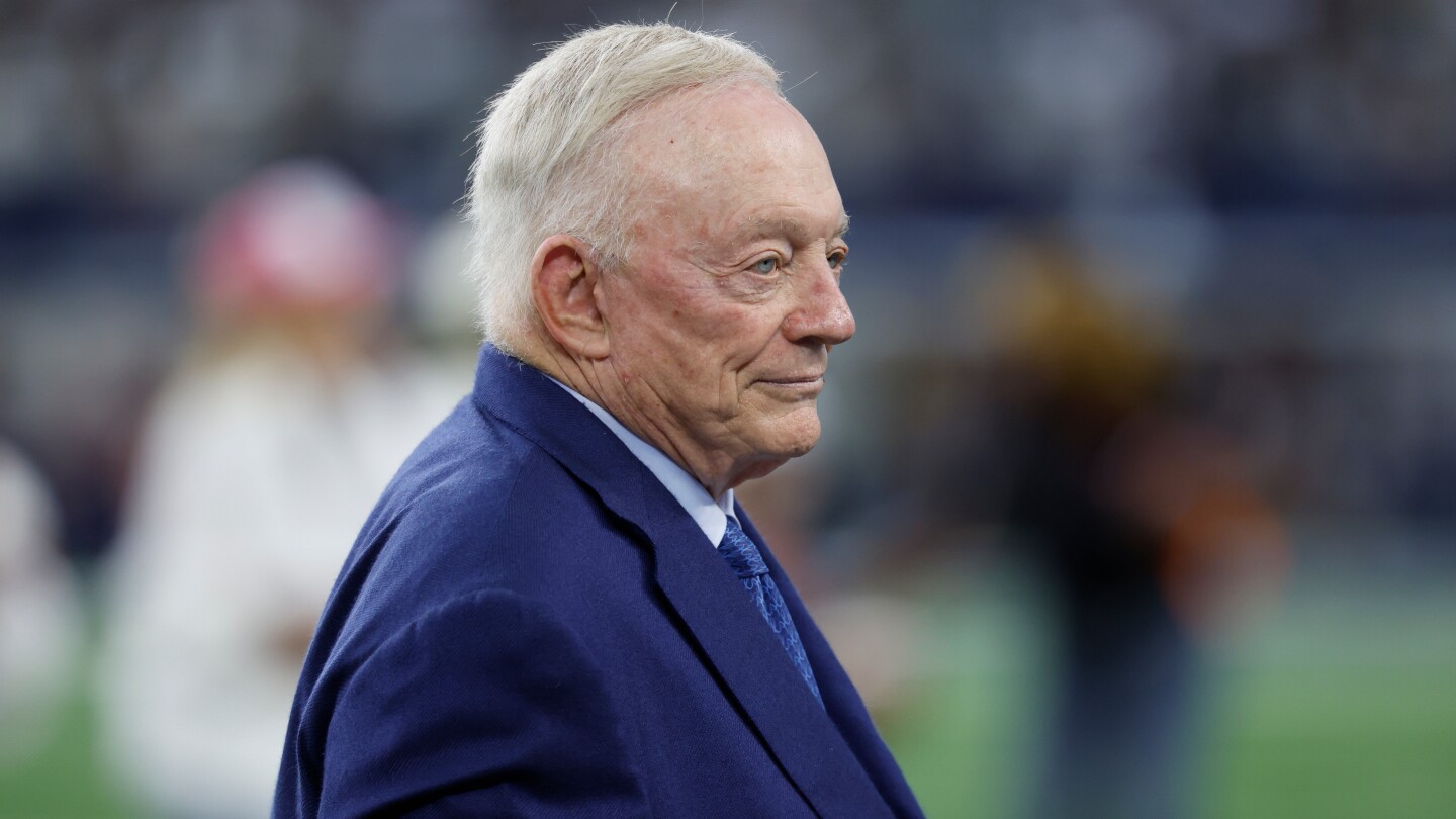 NFL fines Jerry Jones $250,000 for obscene gesture