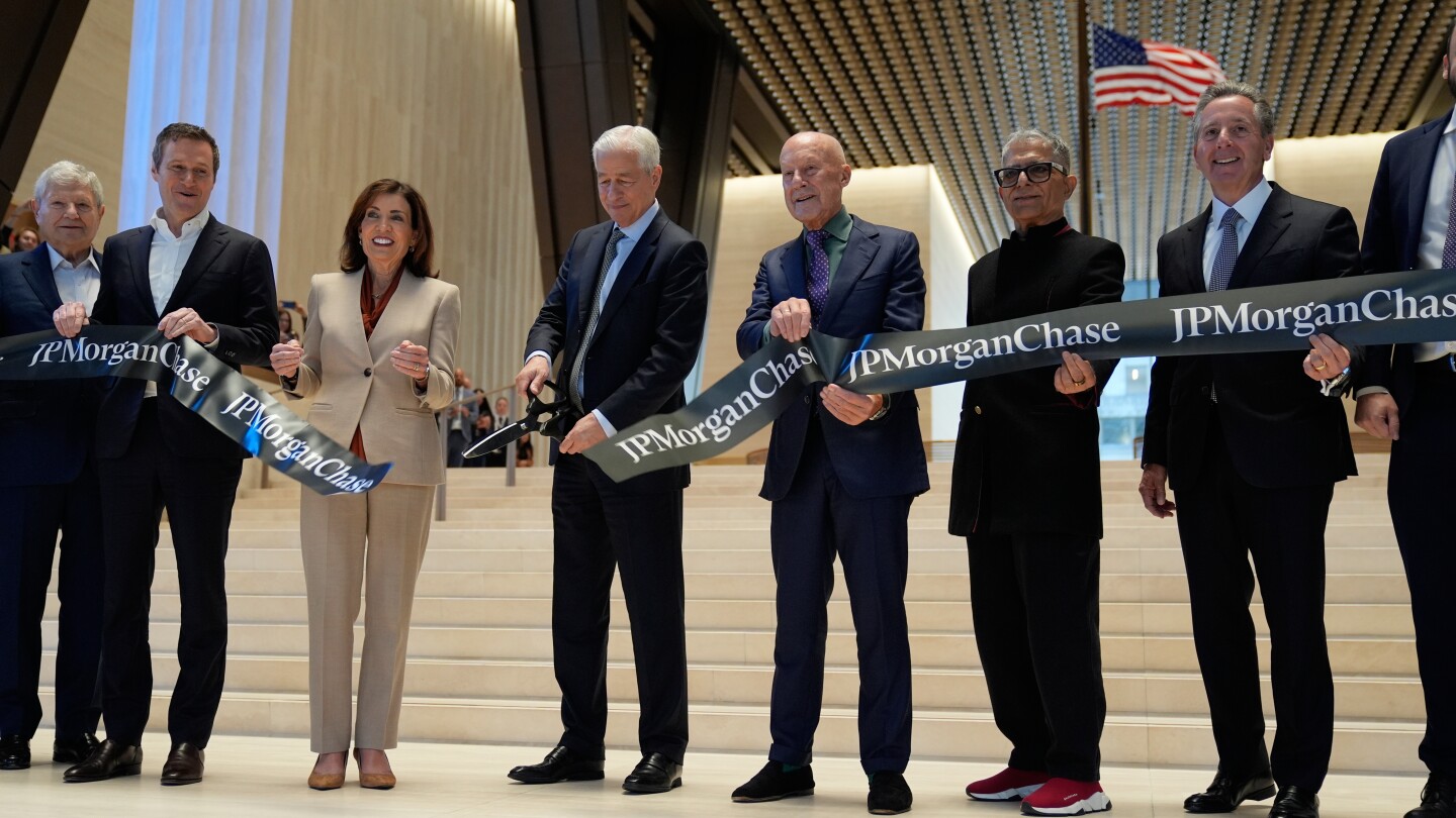 JPMorgan Chase unveils new 60-story headquarters, reshaping New York City's skyline
