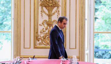 France's prime minister faces vote of no confidence amid political chaos