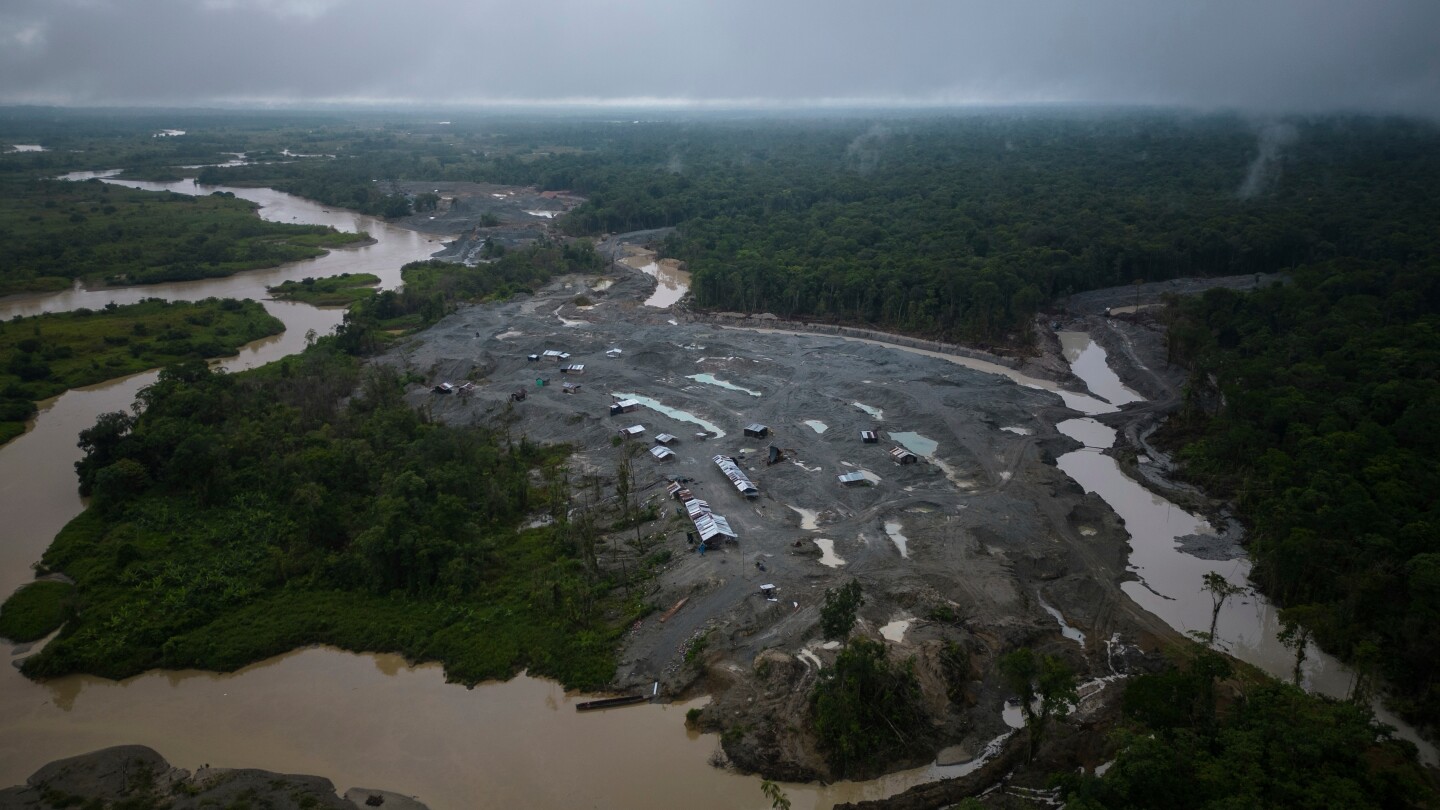 UN warns of mercury contamination in Colombia's Atrato River