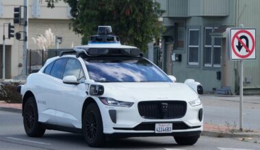 Police in Northern California stop driverless Waymo taxi after illegal U-turn